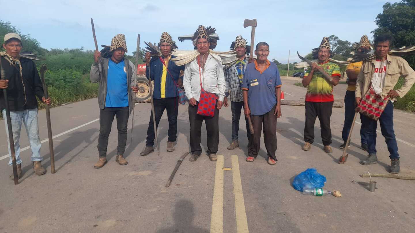 Ayoreos mantendr&aacute;n bloqueo de ruta en Alto Paraguay en reclamo de v&iacute;veres y obras paralizadas